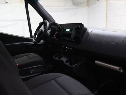 Used 2019 Mercedes-Benz Sprinter 170 image 10