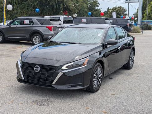 Used 2025 Nissan Altima 2.5 SV AWD/4WD image 7
