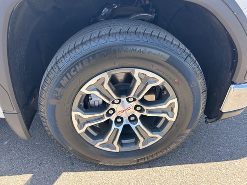 Certified 2025 GMC Sierra 1500 SLT RWD image 9