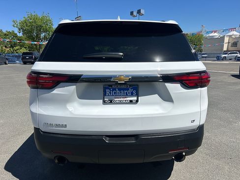 Used 2023 Chevrolet Traverse LT w/ LT Premium Package FWD image 4