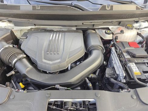 Used 2024 GMC Acadia AT4 w/ Luxury Package image 34