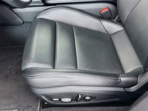 Used 2022 Porsche Taycan image 13