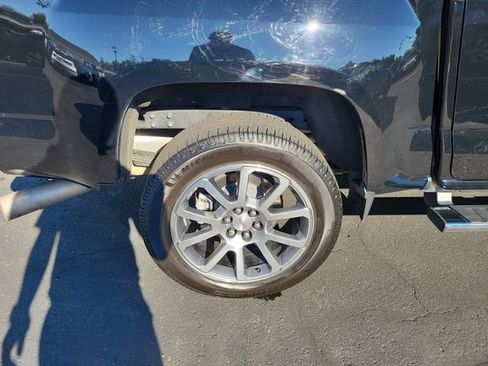 Used 2022 GMC Canyon Denali image 20