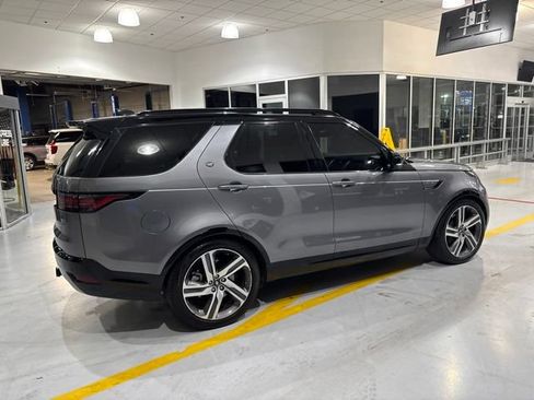 Used 2024 Land Rover Discovery Dynamic SE AWD/4WD image 9