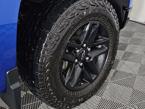 Used 2023 Chevrolet Silverado 1500 LT Trail Boss w/ LPO, Dark Essentials Package AWD/4WD image 6