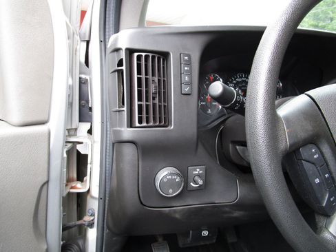 Used 2022 Chevrolet Express 2500 Extended w/ Driver Convenience Package image 15