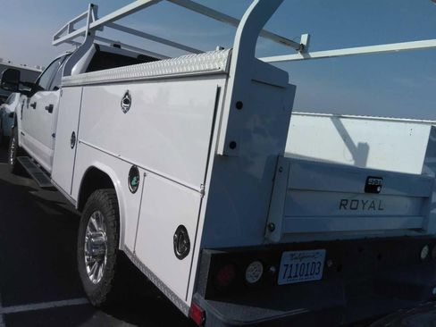 Used 2021 Ford F350 XLT image 2