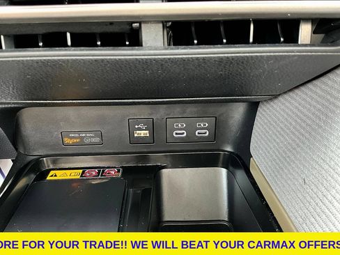 Used 2025 Toyota Camry SE FWD image 13