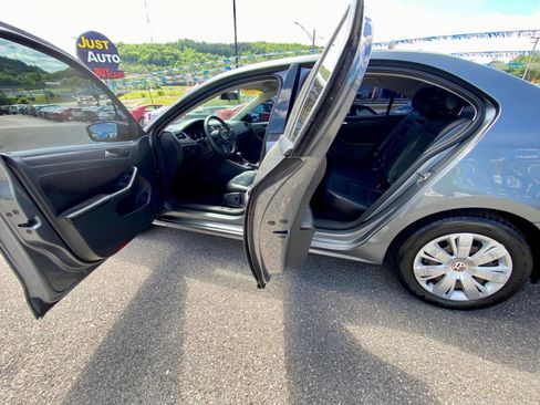 Used 2014 Volkswagen Jetta SE FWD image 14