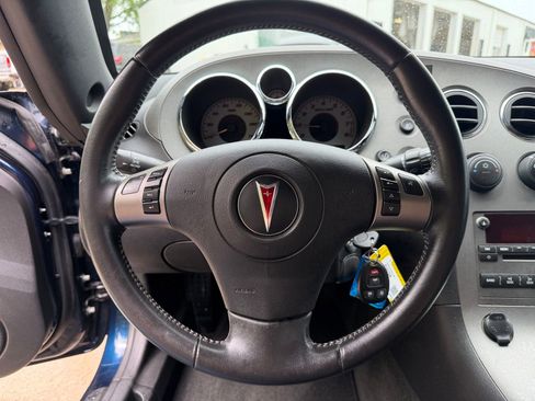 Used 2008 Pontiac Solstice Convertible w/ Premium Package RWD image 10