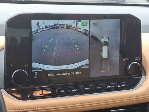 Used 2023 Nissan Rogue Platinum w/ Platinum Premium Package image 18