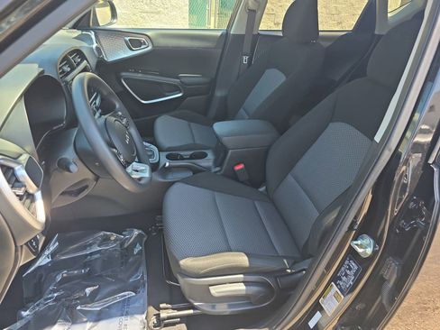 Used 2024 Kia Soul LX w/ Option Group 015 FWD image 17