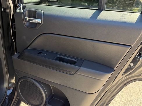 Used 2014 Jeep Patriot High Altitude FWD image 15
