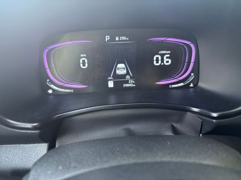 Used 2025 Kia Soul LX w/ LX Technology Package FWD image 39