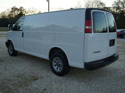 Used 2010 Chevrolet Express 1500 image 12