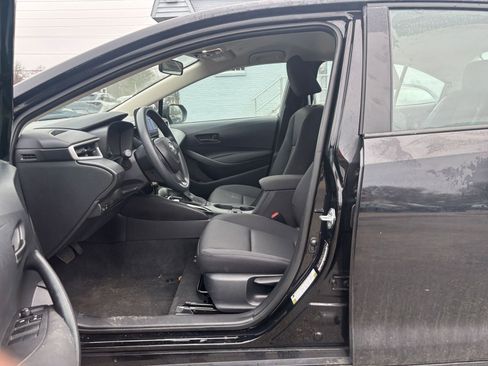 Used 2025 Toyota Corolla LE image 24