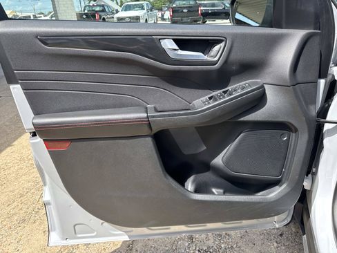 Used 2025 Ford Escape ST-Line FWD image 18