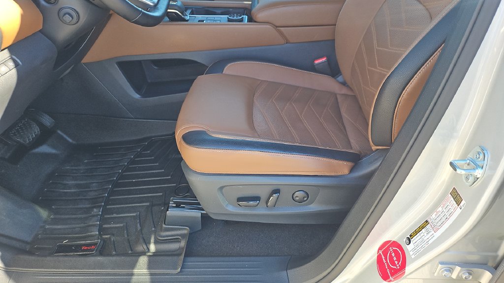 Certified 2025 Nissan Pathfinder Platinum AWD/4WD image 5