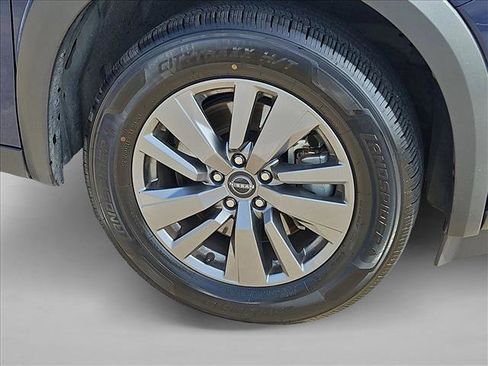 Used 2025 Nissan Pathfinder SV image 24