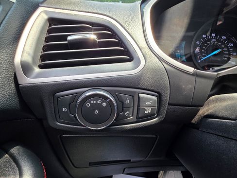 Used 2021 Ford Edge ST-Line FWD image 14