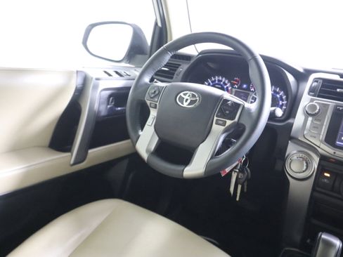 Used 2016 Toyota 4Runner SR5 Premium image 12