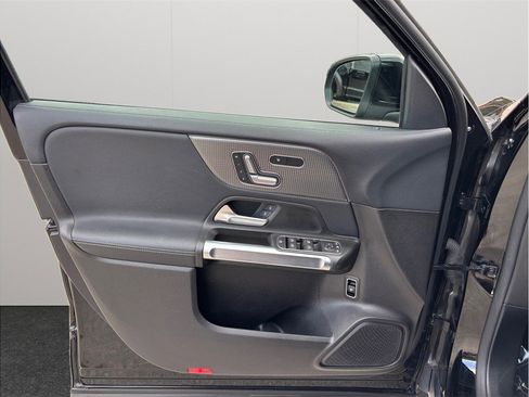 Used 2020 Mercedes-Benz GLB 250 4MATIC w/ Premium Package image 20