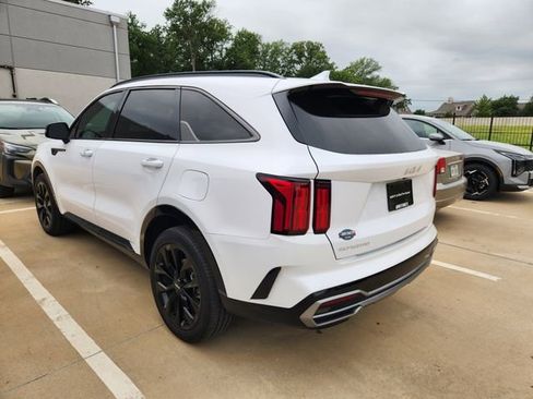 Certified 2023 Kia Sorento SX FWD image 3