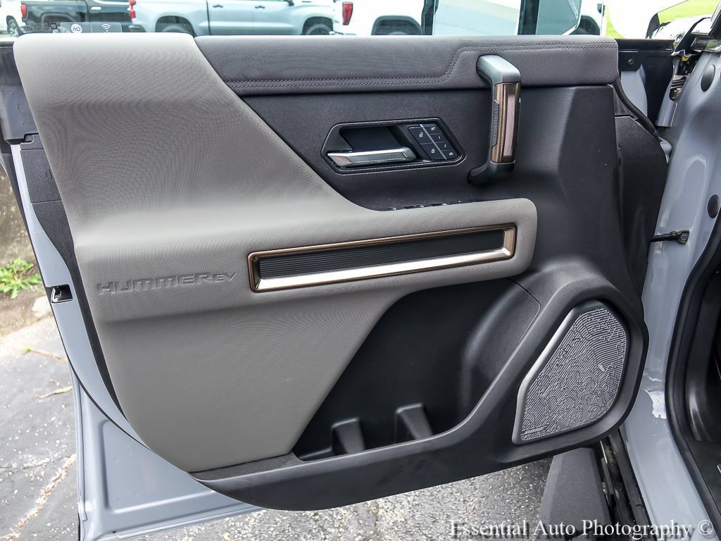 Used 2025 GMC Hummer EV 3X AWD/4WD image 26