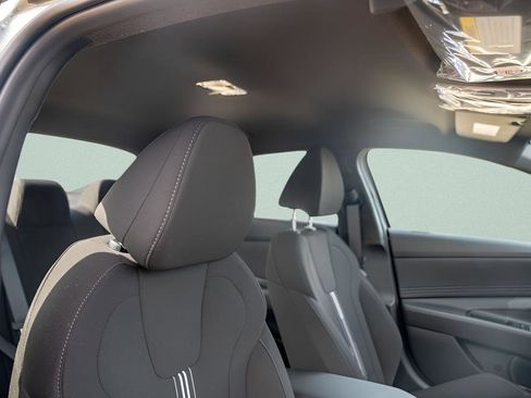 New 2025 Hyundai Elantra SEL FWD image 13