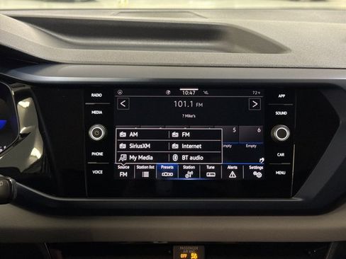 Certified 2023 Volkswagen Taos SE FWD image 31