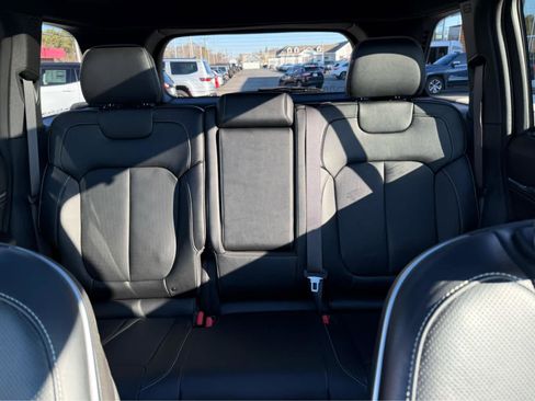 Used 2024 Jeep Grand Cherokee Overland w/ Luxury Tech Group IV image 28