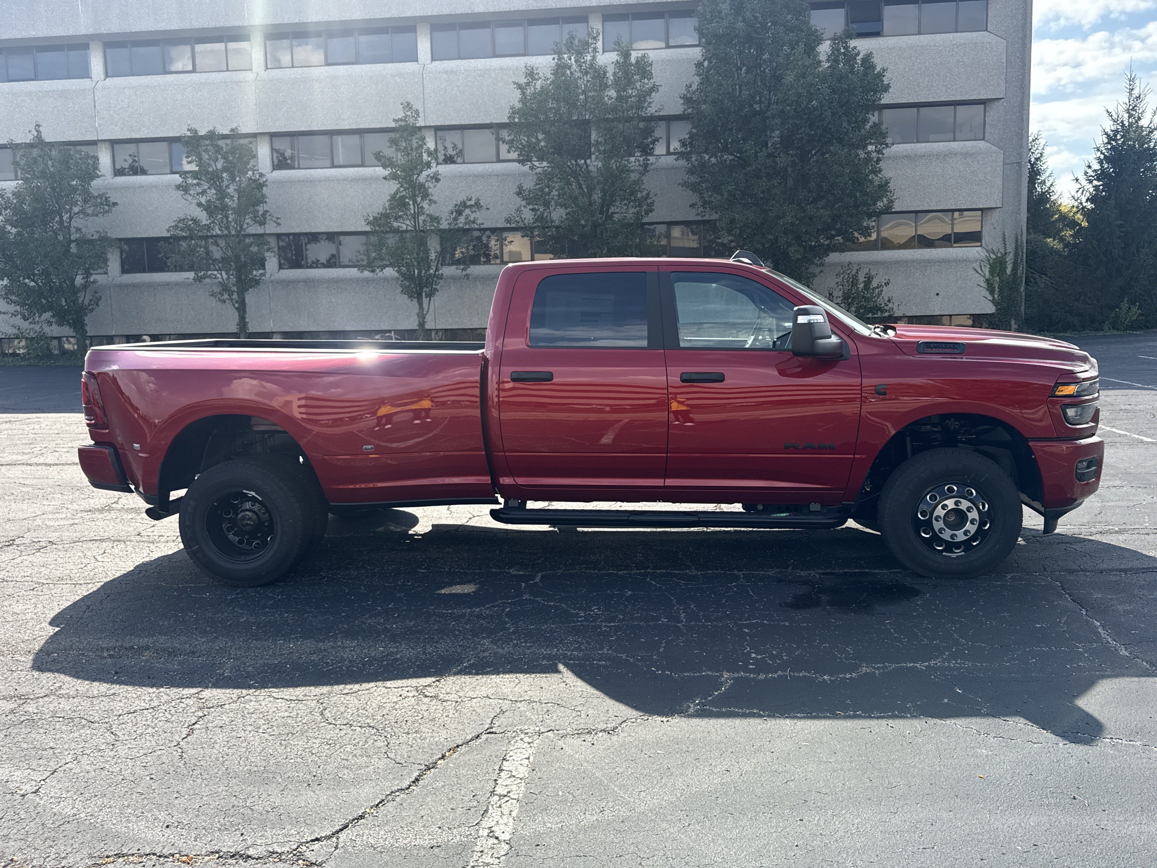 New 2027 RAM 3500 Big Horn AWD/4WD image 10