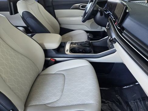 Used 2025 Kia Carnival SX FWD image 13