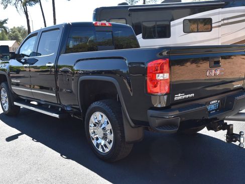 Used 2019 GMC Sierra 2500 Denali AWD/4WD image 6