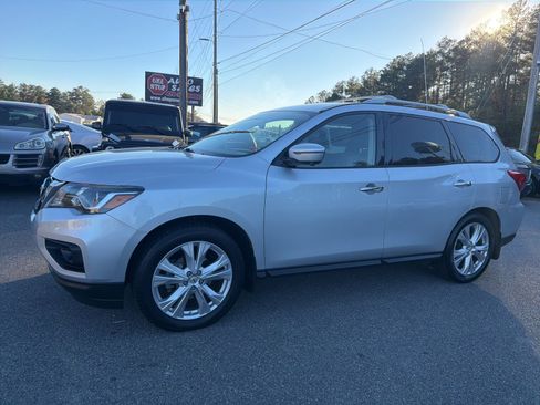 Used 2018 Nissan Pathfinder SL w/ SL Premium Package image 1