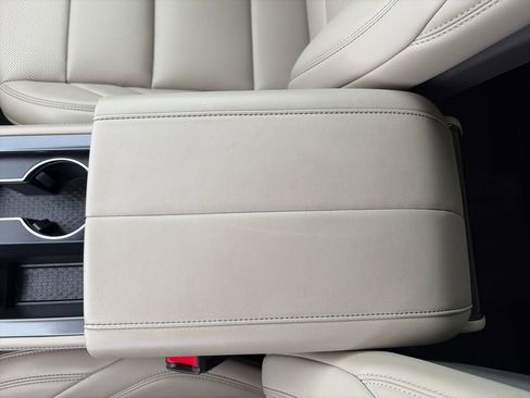 Used 2025 Lincoln Nautilus Premier image 29