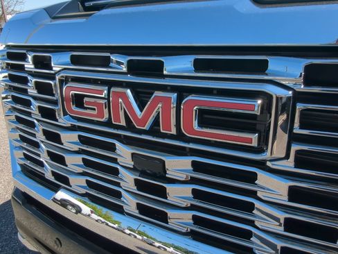 New 2026 GMC Sierra 2500 Denali w/ Denali Reserve Package AWD/4WD image 32