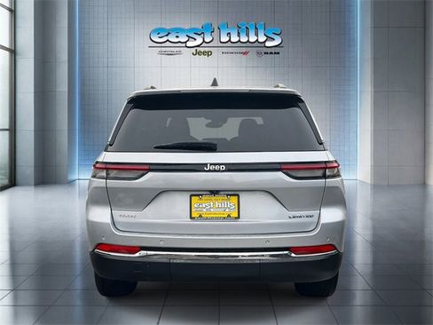 Certified 2023 Jeep Grand Cherokee Limited image 5