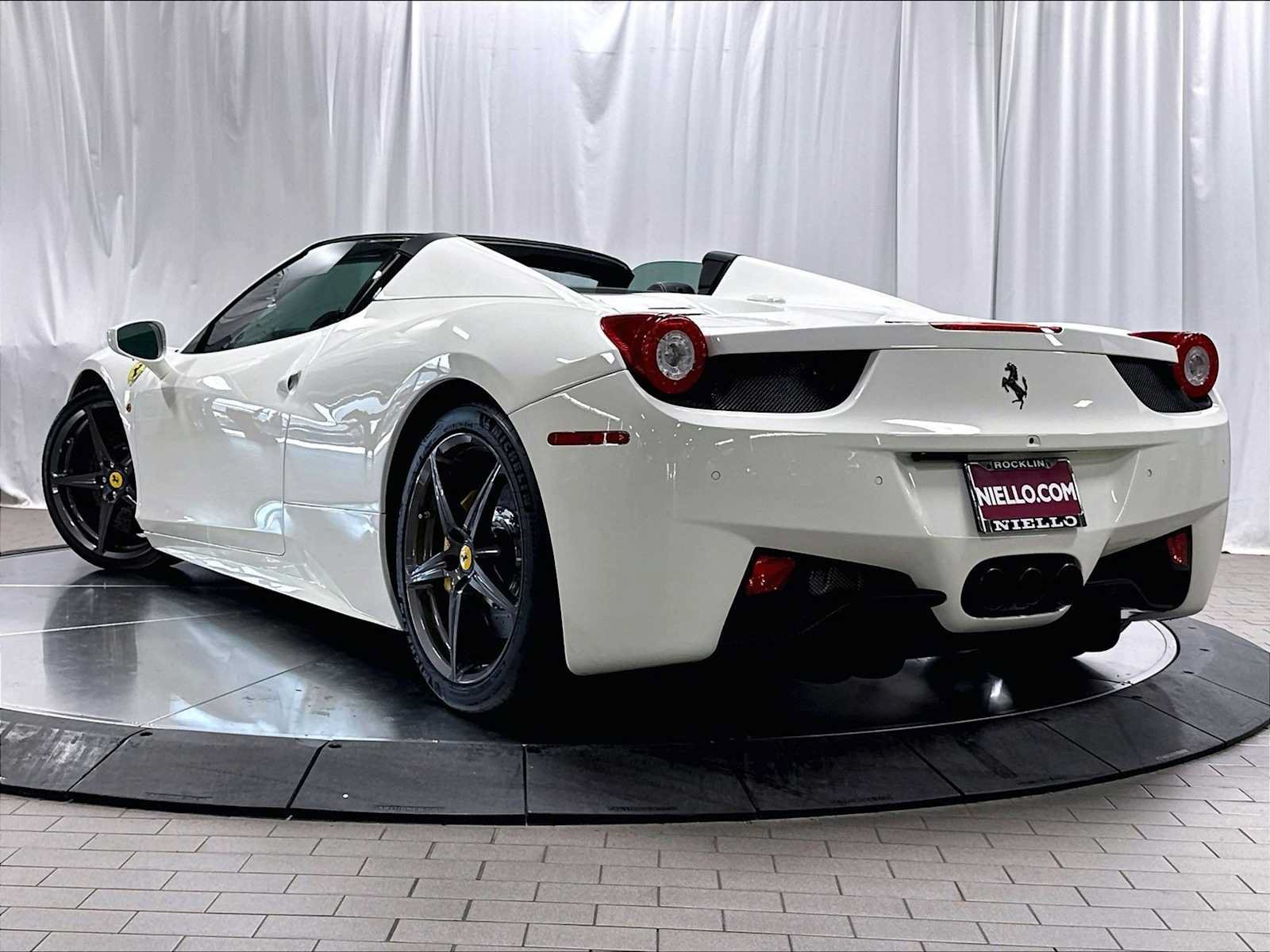 Used 2015 Ferrari 458 Spider RWD image 3