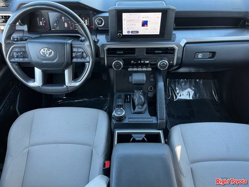 Certified 2025 Toyota 4Runner SR5 AWD/4WD image 16