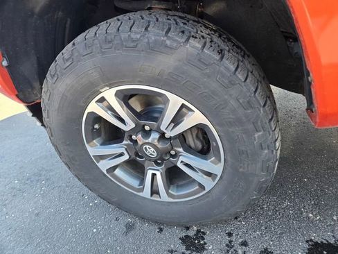 Used 2018 Toyota Tacoma TRD Sport image 42