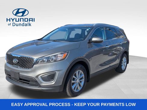 Used 2017 Kia Sorento LX w/ LX Convenience Package image 1