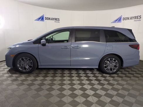 New 2026 Honda Odyssey Touring image 2
