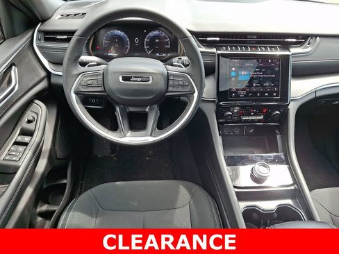 Used 2025 Jeep Grand Cherokee Laredo X w/ Luxury Tech Group I AWD/4WD image 12