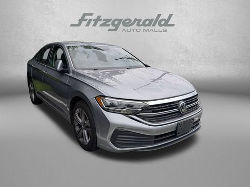 Used 2024 Volkswagen Jetta SE FWD image 1
