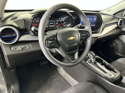 Used 2025 Chevrolet Trax LS w/ Driver Confidence Package image 10