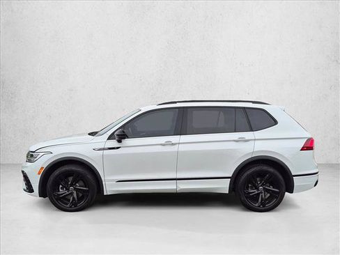 Used 2023 Volkswagen Tiguan SE R-Line FWD image 2
