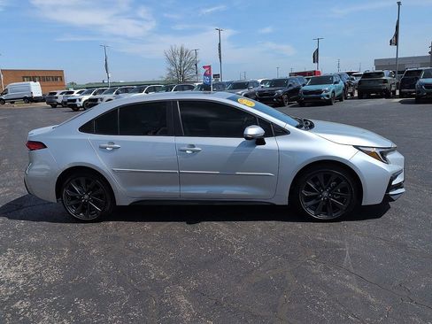 Used 2025 Toyota Corolla SE w/ SE Premium Package FWD image 2