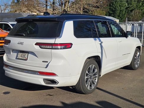 Used 2024 Jeep Grand Cherokee L Overland w/ Advanced Protech Group III image 7