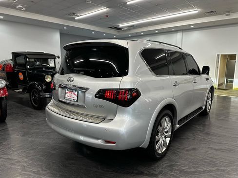 Used 2011 INFINITI QX56 4WD w/ Deluxe Touring Pkg image 5